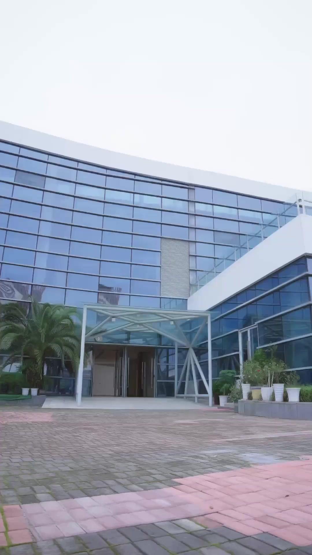 زوجة السيد سليم متمردة