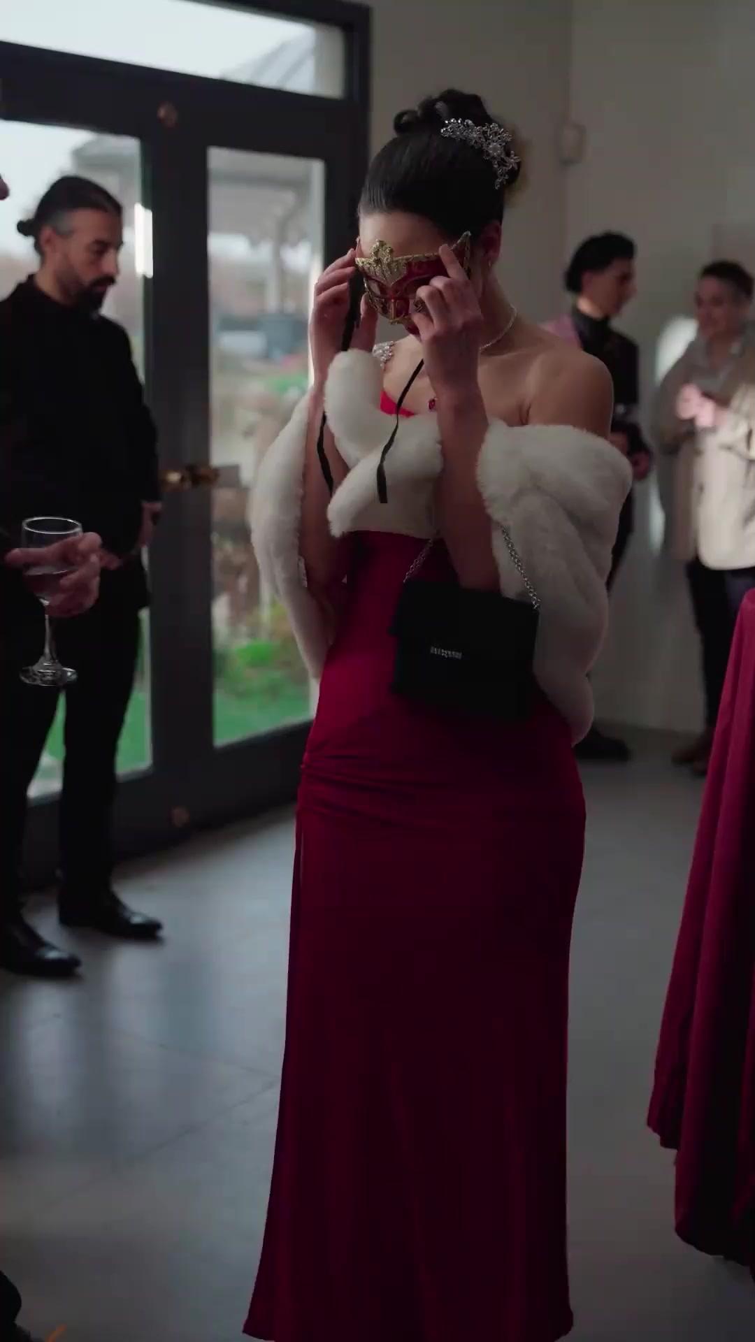 (Doublage) LA REINE DÉVOILÉE