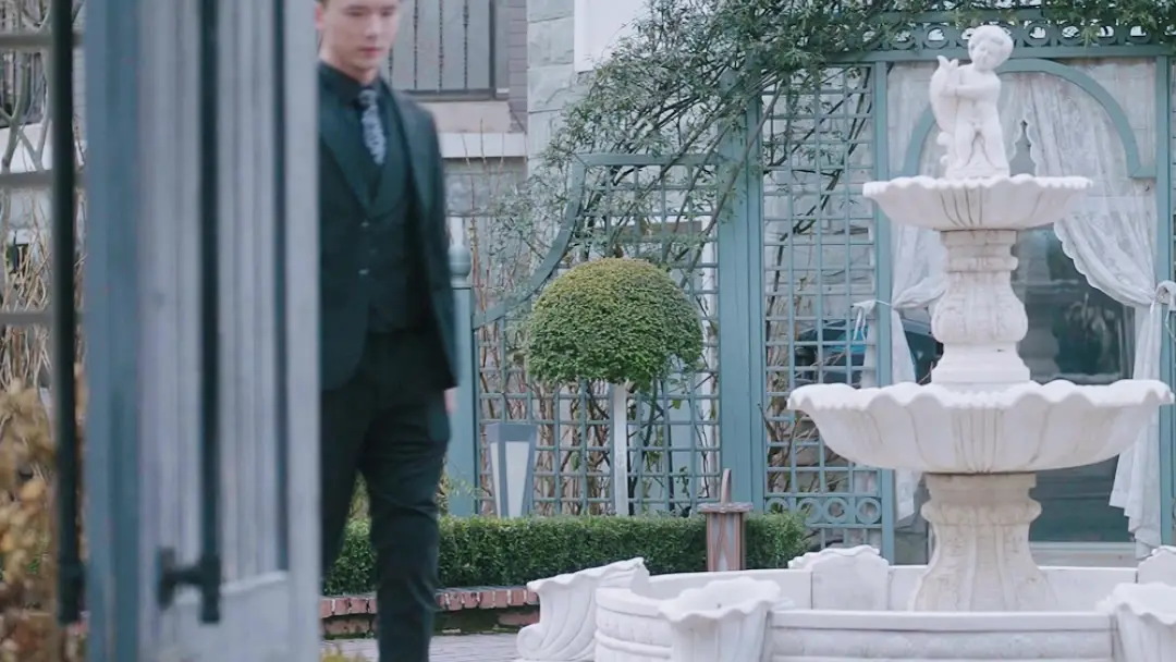 Ruthless Sisters Begging for My Return: The Orange Bag and the Unspoken Pact