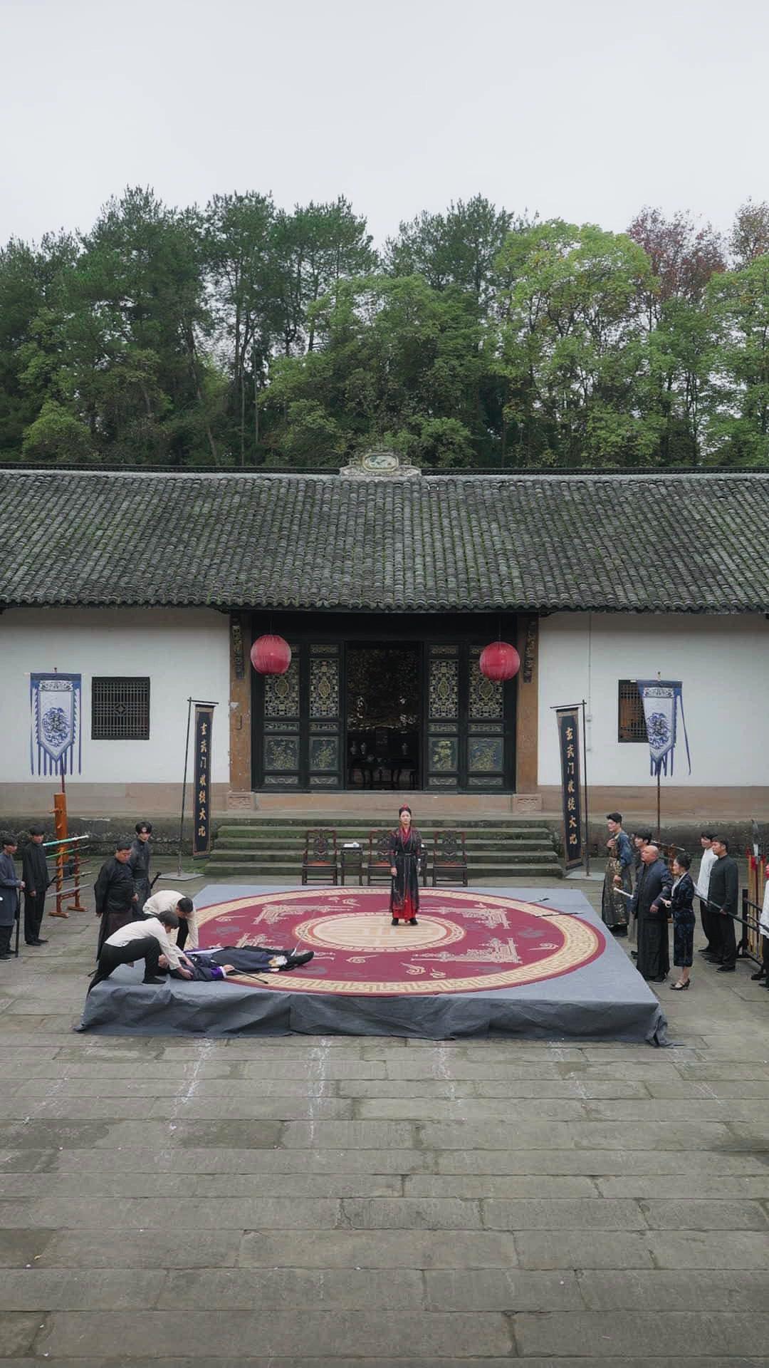  這武林老娘接管了