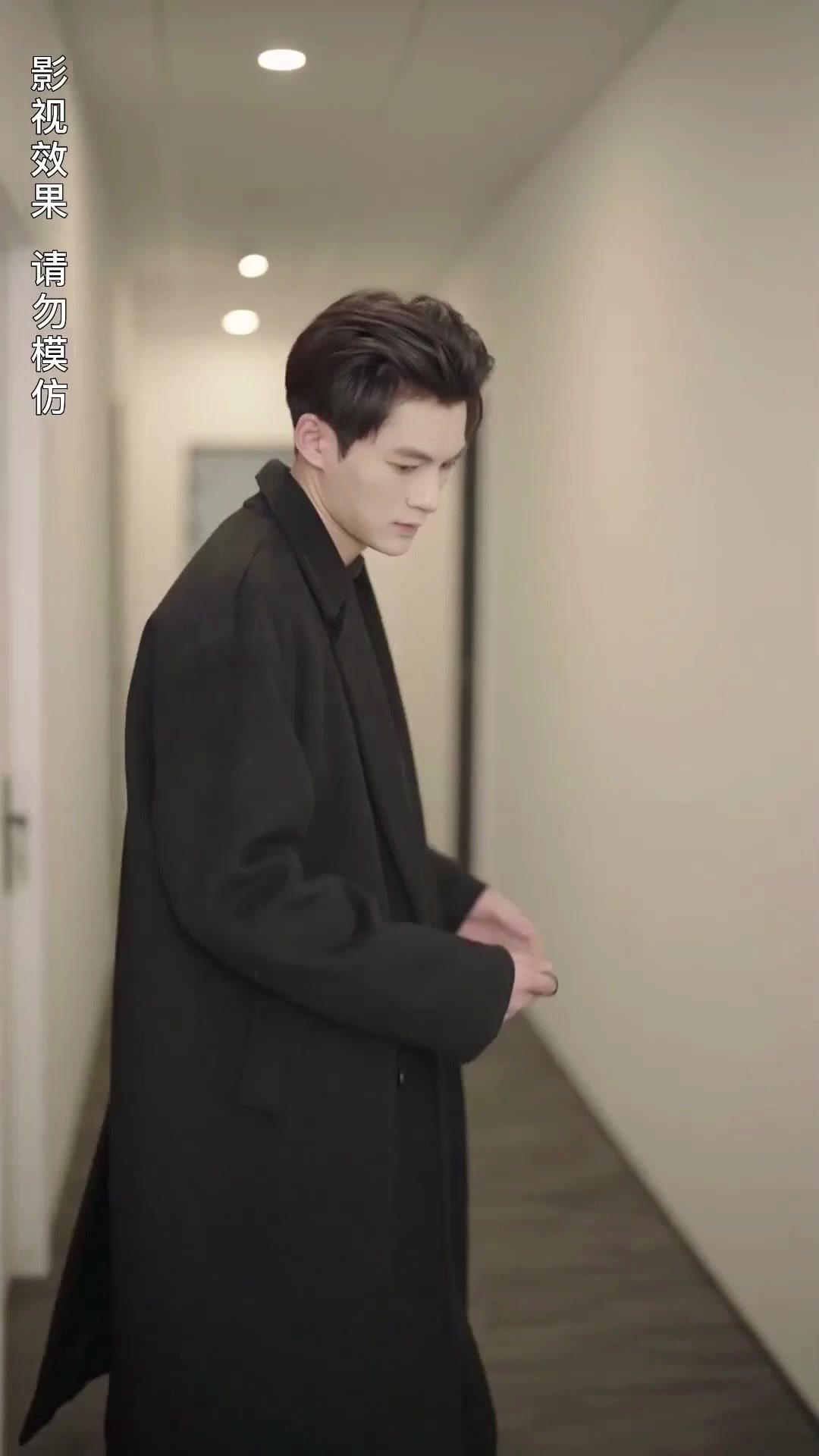 LA CHUTE ET LA COURONNE