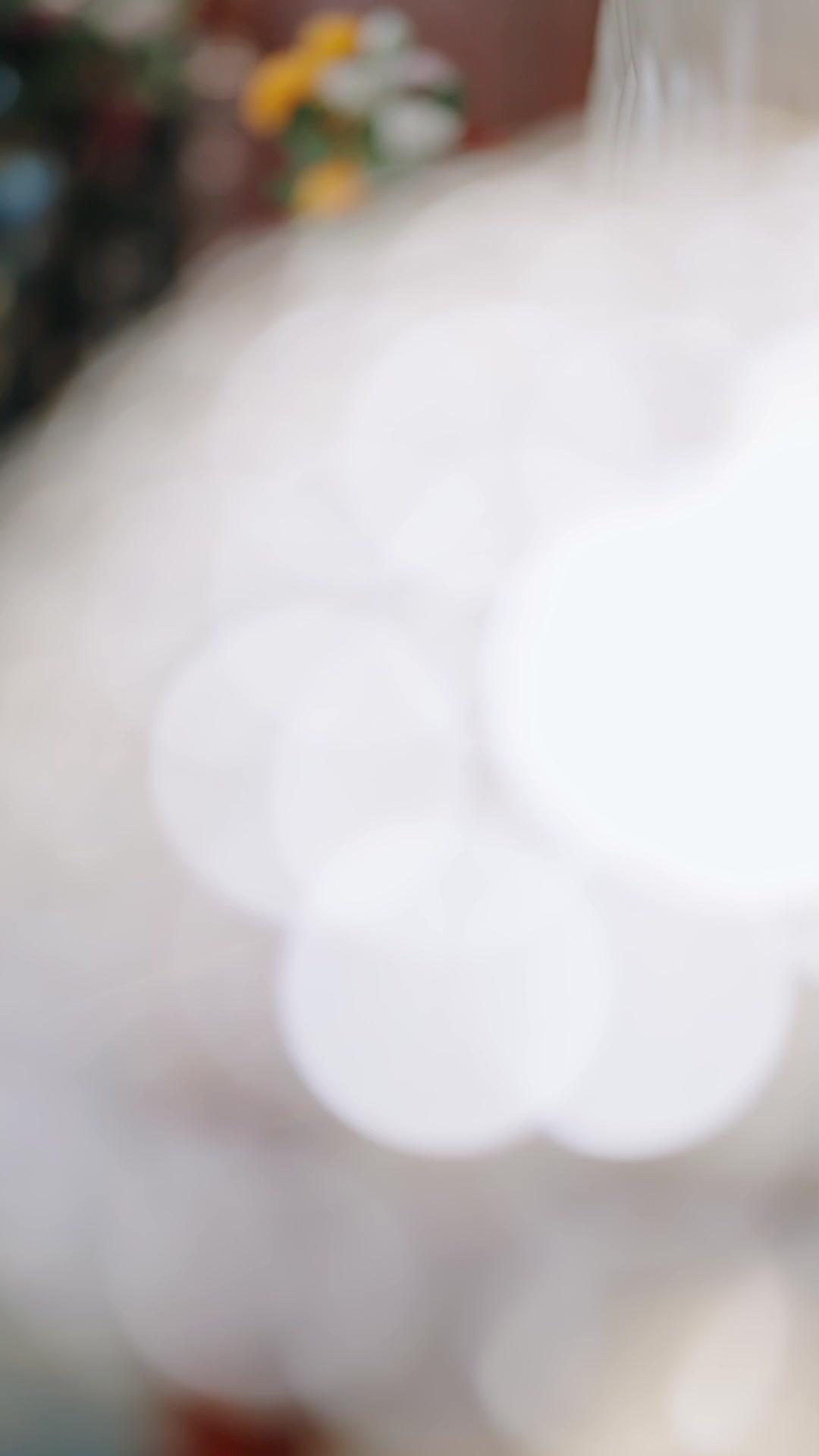 Entre promesas y secretos