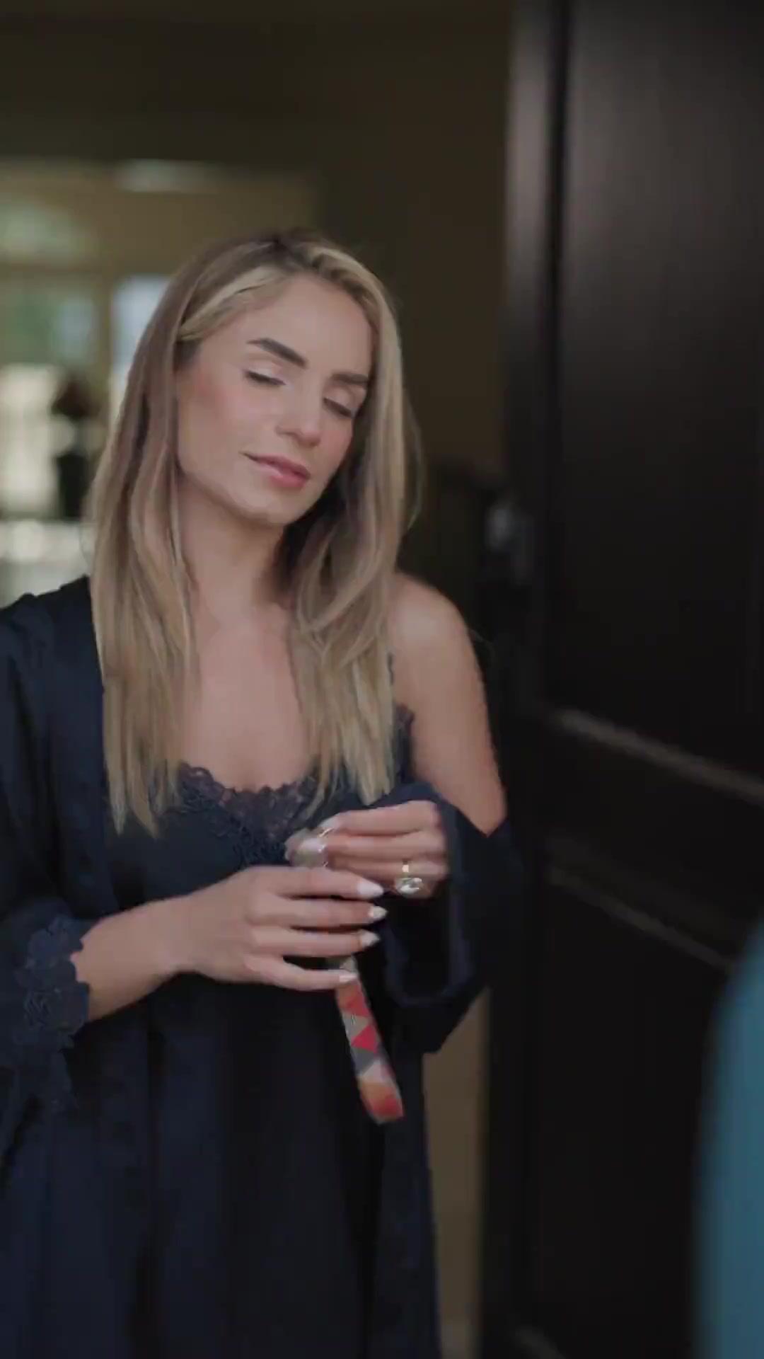 (Dublagem) Jade Foster é Minha