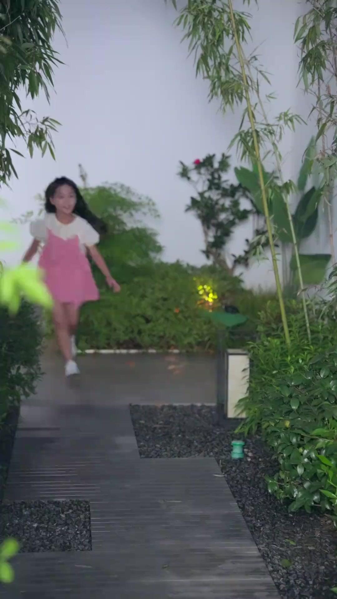 동물과 대화하는 소녀