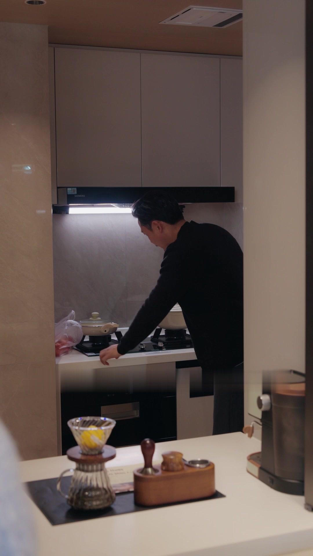 My Assistant Is My Lost Love?