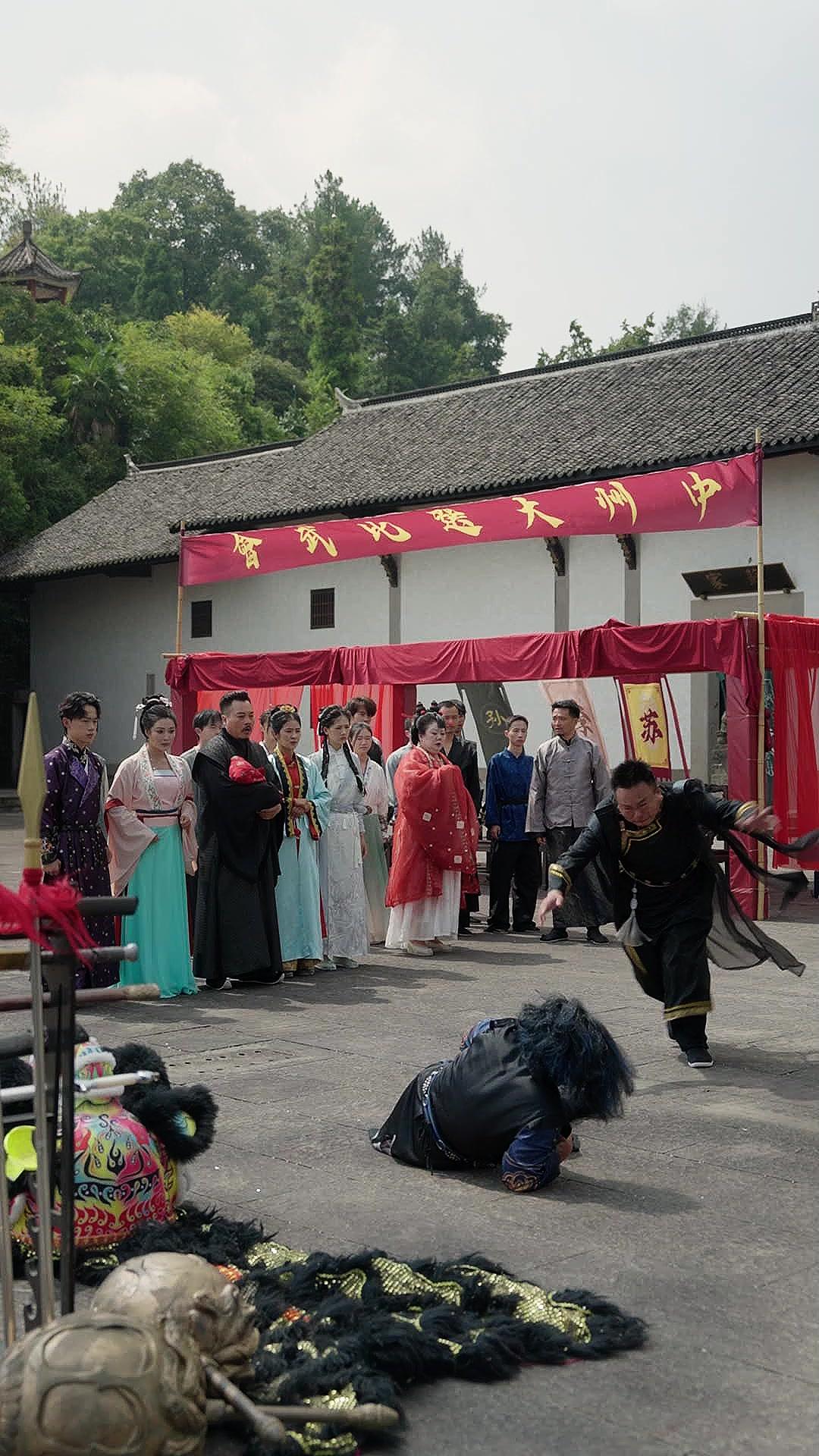 Jangan Berisik, Dewa Silat Lahir