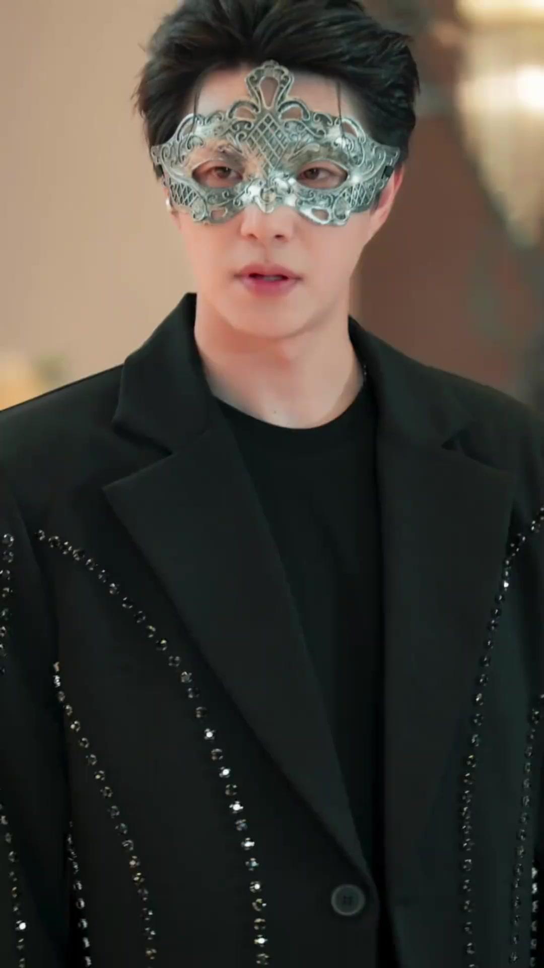 หน้ากากซ่อนเสียงแค้น