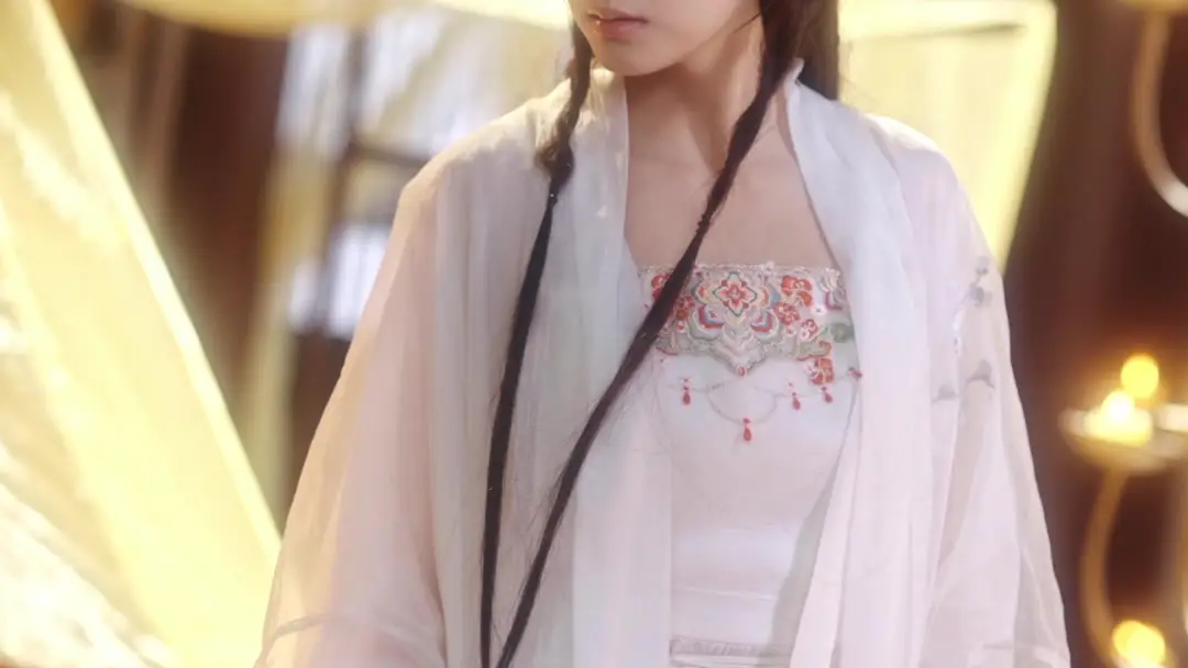 Puteri Palsu, Cinta Sejati: Ketika Tangan Menyentuh, Jiwa Bergetar