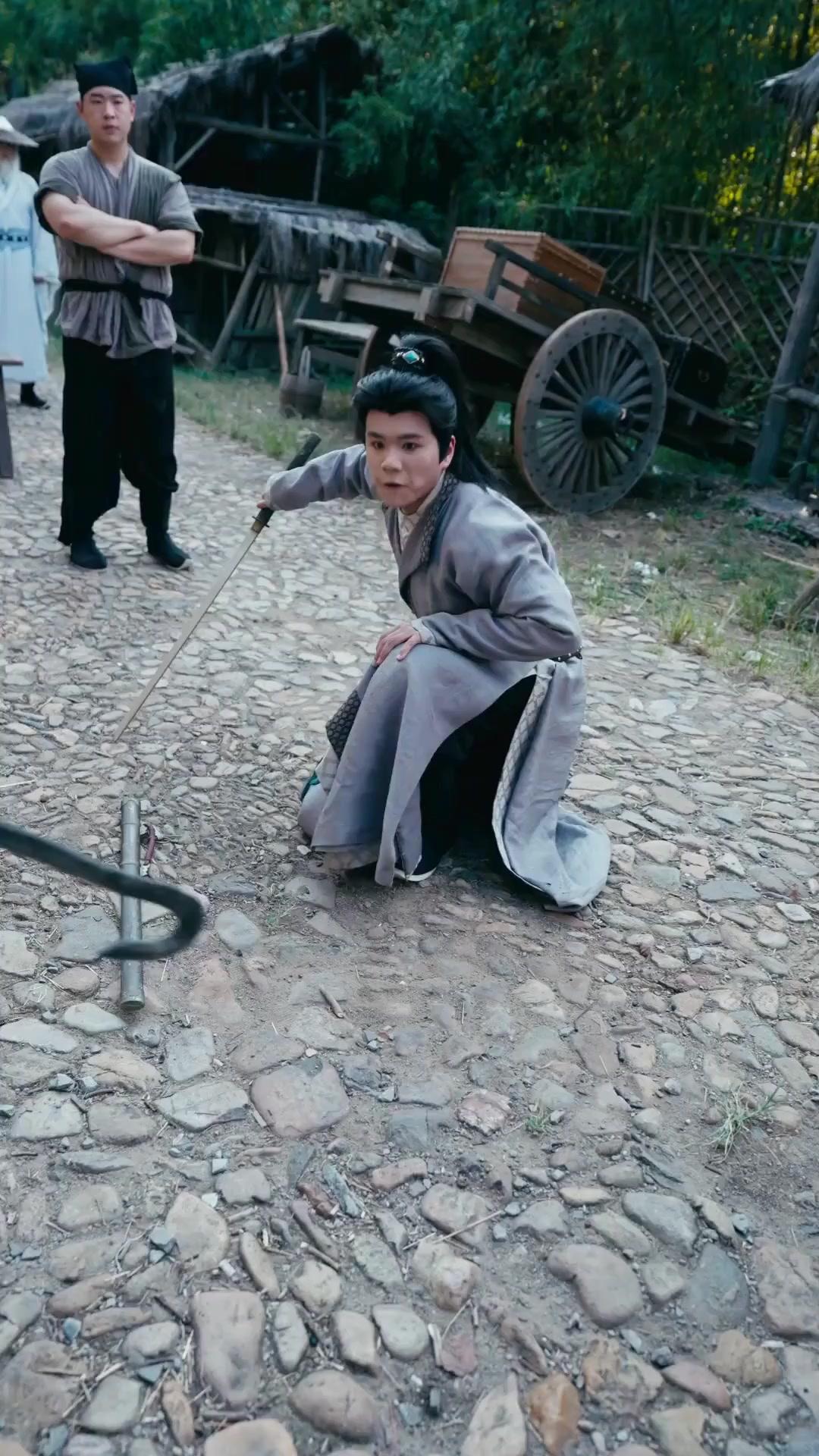 (مدبلج) أنينُ السيوف... ووجعُ القلوب