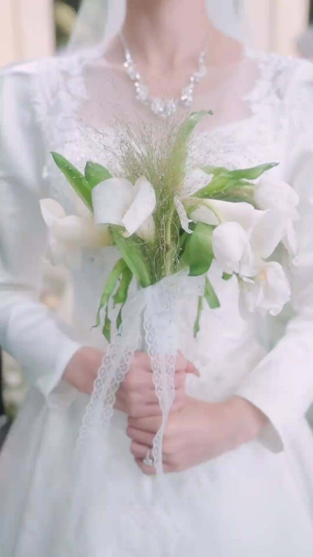 들러리가 신부를 때렸다