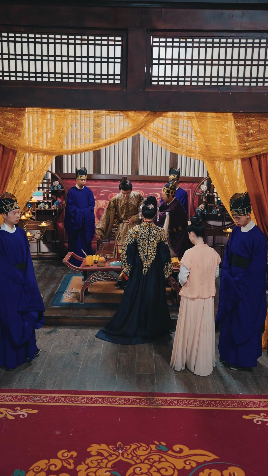 Ibuku dayang, Aku Kaisar