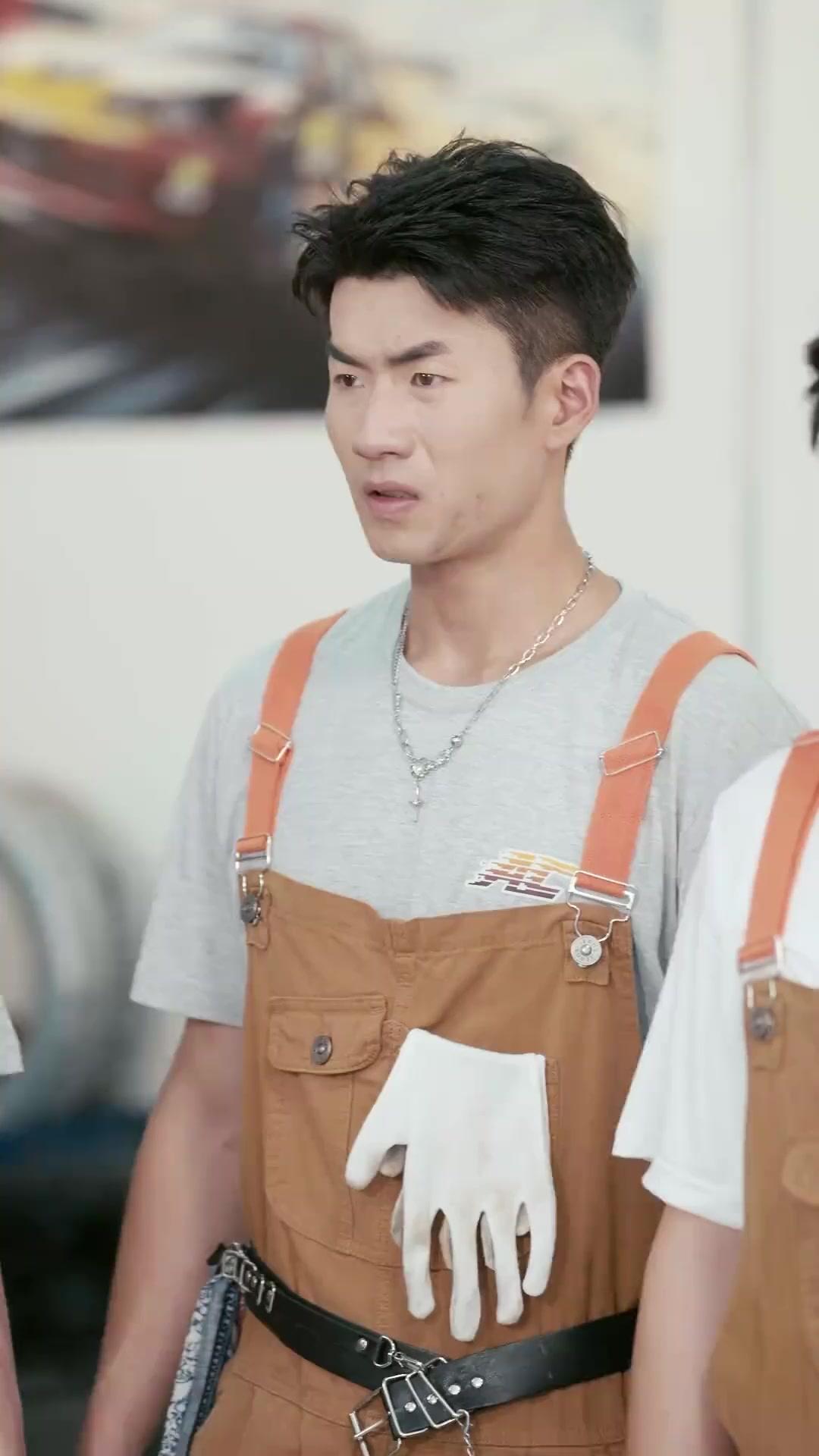 (Doblado)Derrapando con el mecánico