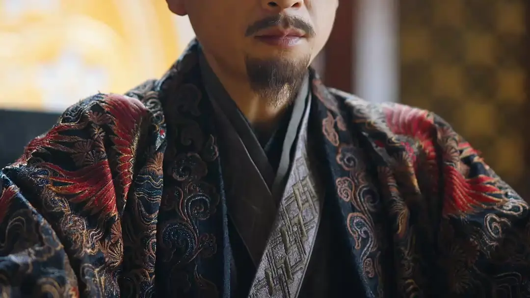 Game of Power: When a Crown Is Lighter Than a Glance