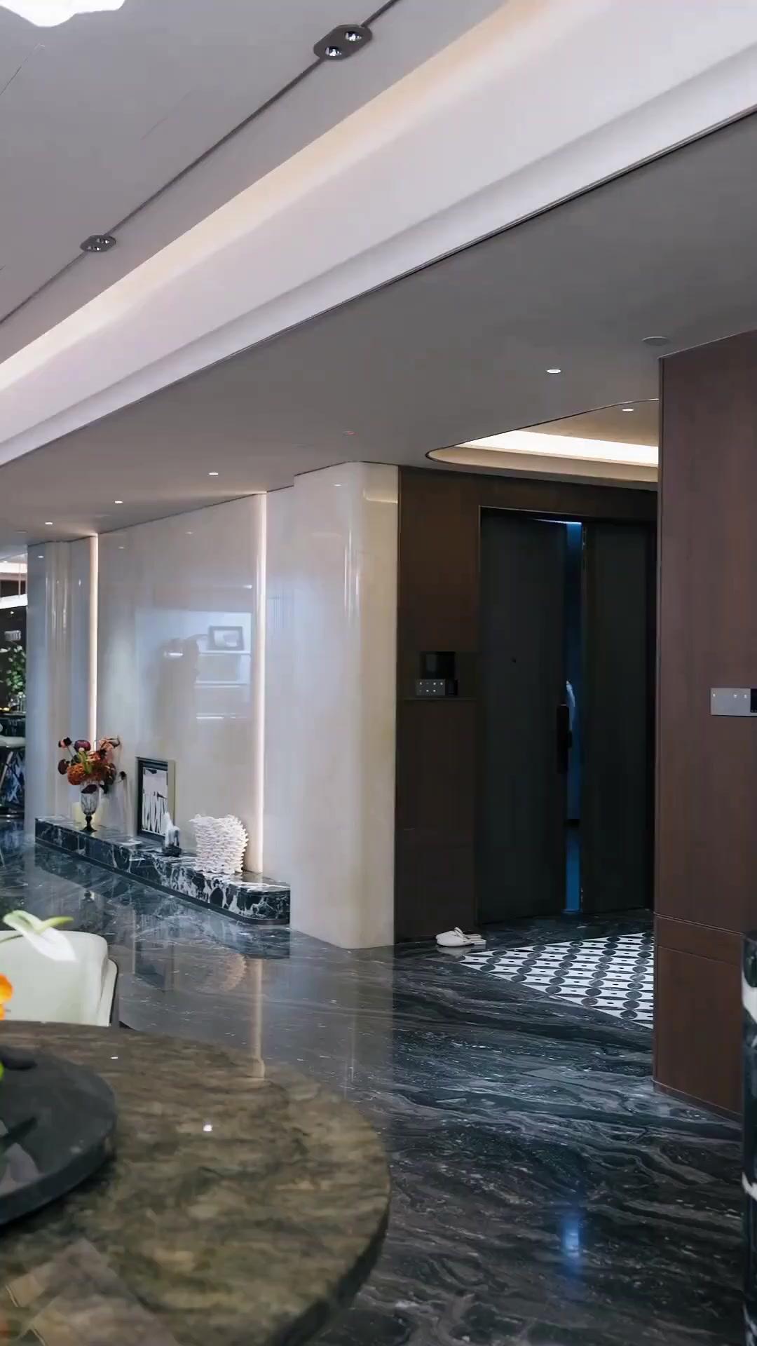 (Dubbed) Ms. CEO's Invincible Guard