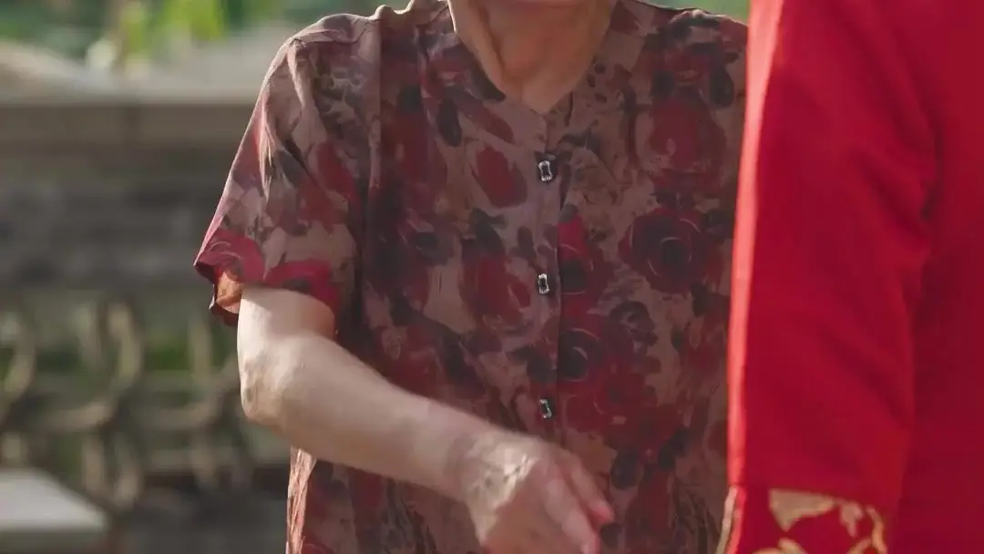 Cuando el pasado golpea la puerta del patio