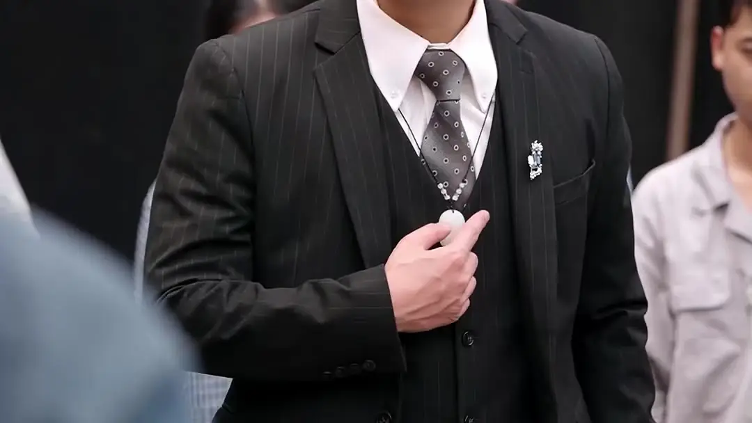 Threads of Reunion: When the Wheelchair Holds More Truth Than Words