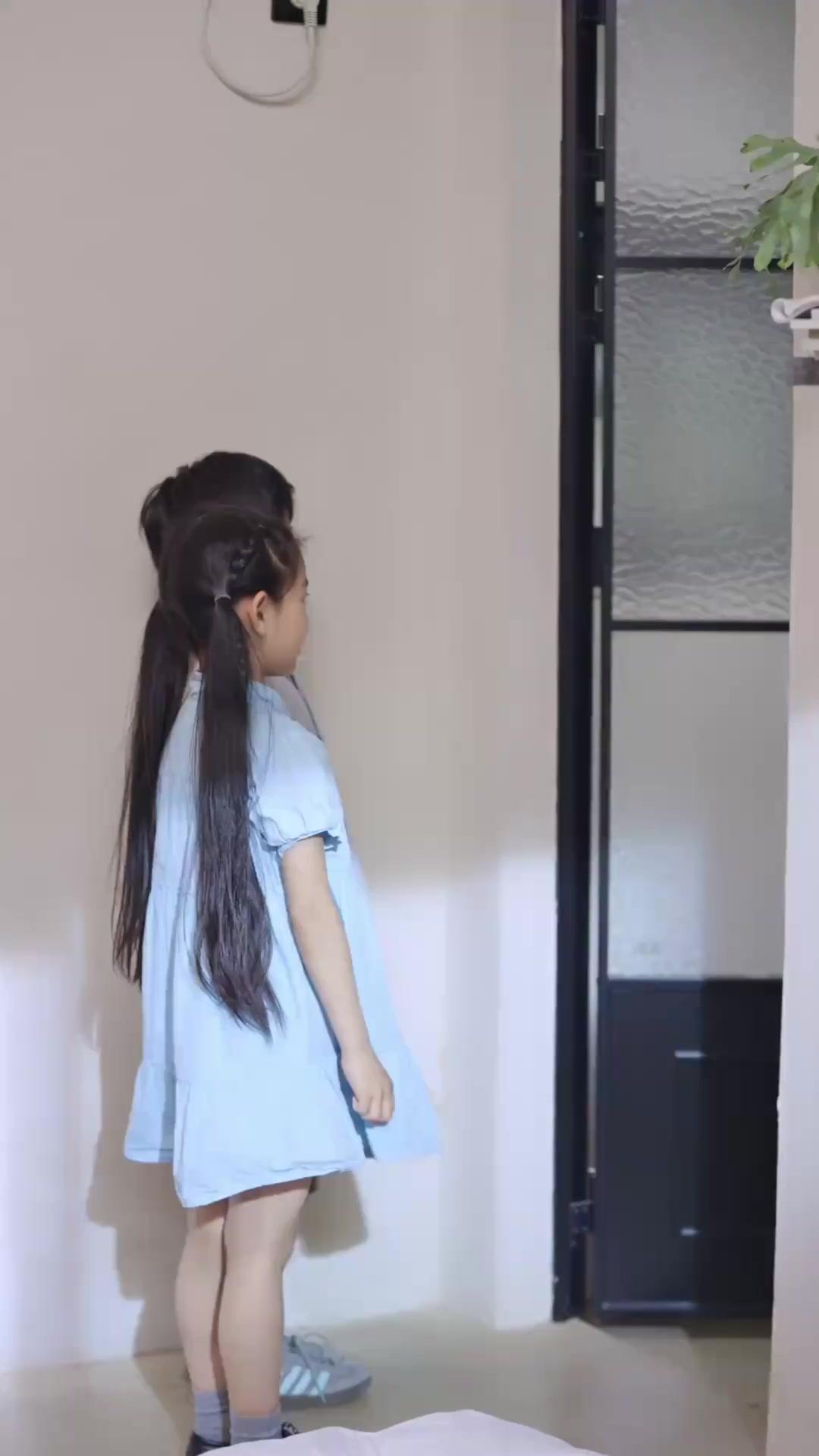 Der Elitepilot verwöhnt seine süße Bäuerin