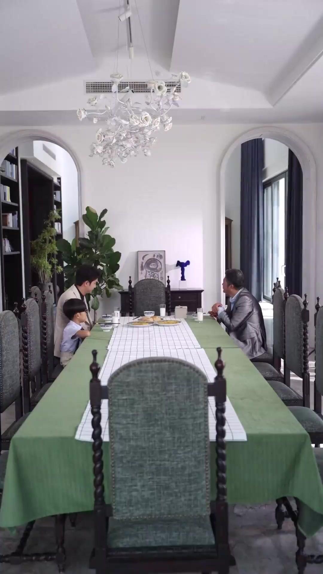 (Doblado) ¡Mi abuela es una niña!