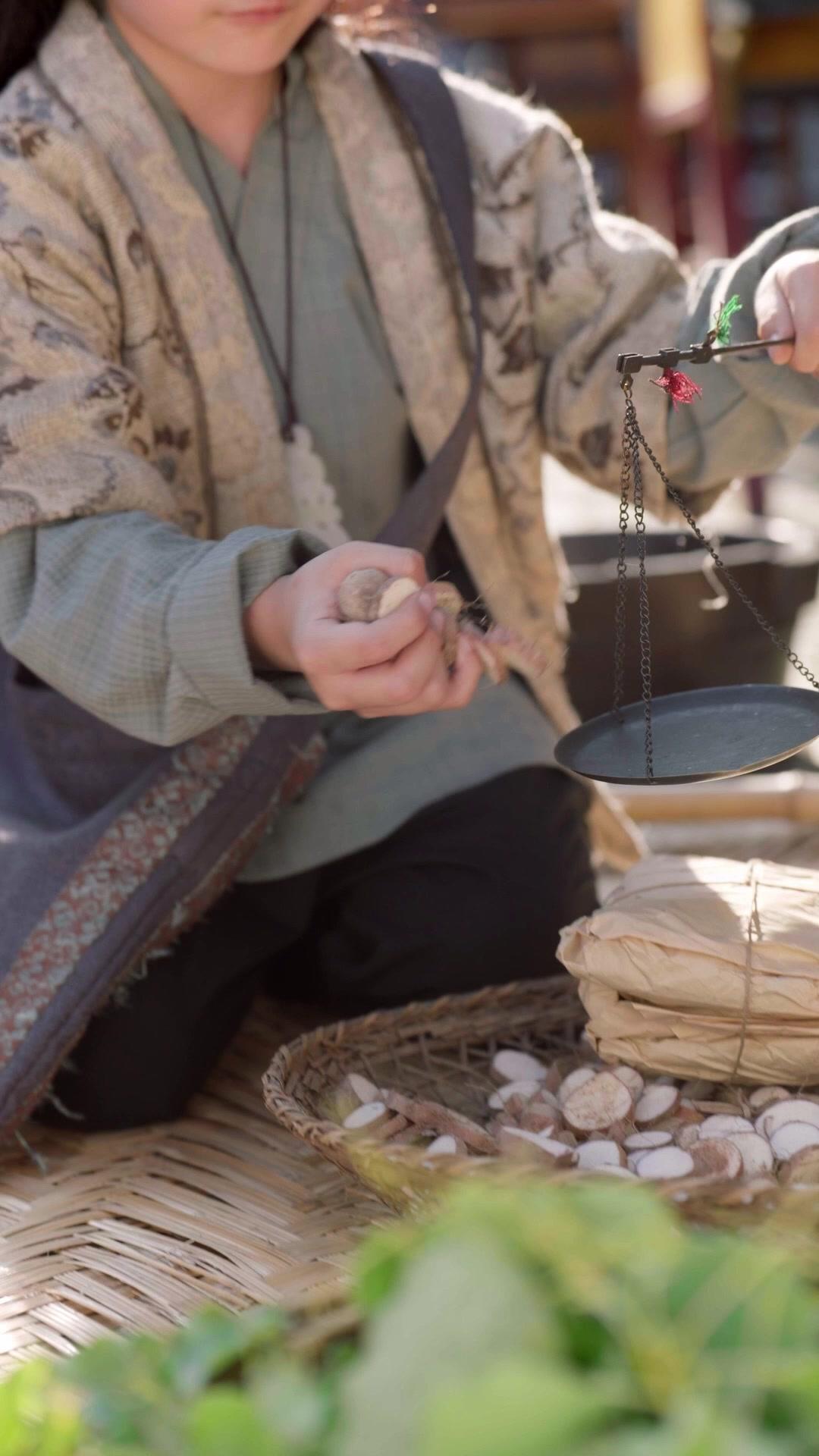 Mom, Daddy is the Prince!