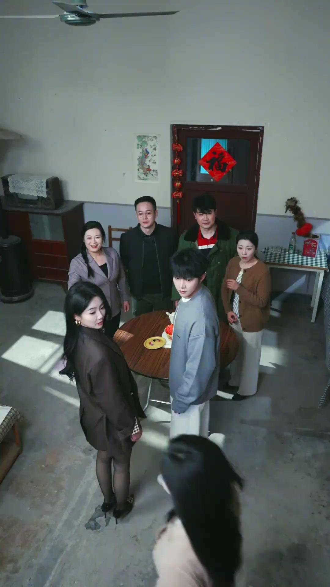 女神と正月帰省したら、 親の秘密がバレた！