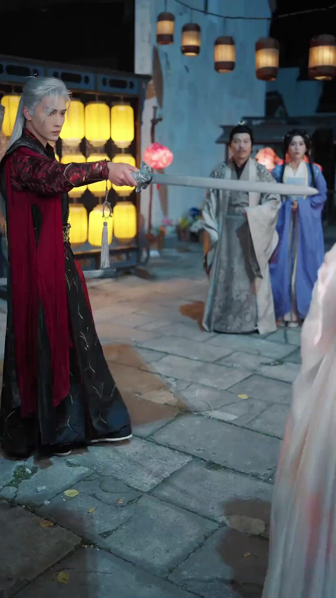 LA LUNE BLANCHE DU GRAND MAGICIEN