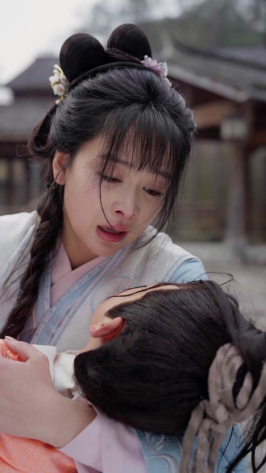 Catch Her, Your Majesty!