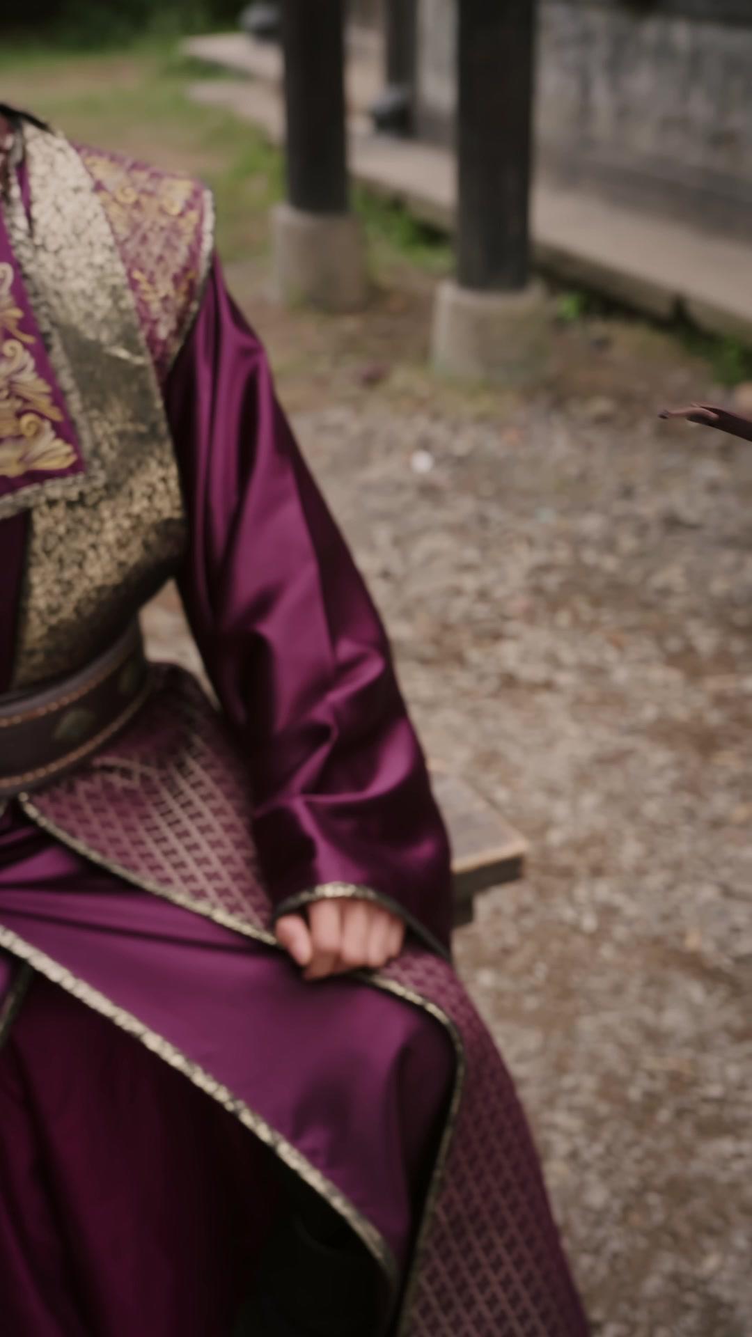 Di Ambang Kejatuhan Dinasti