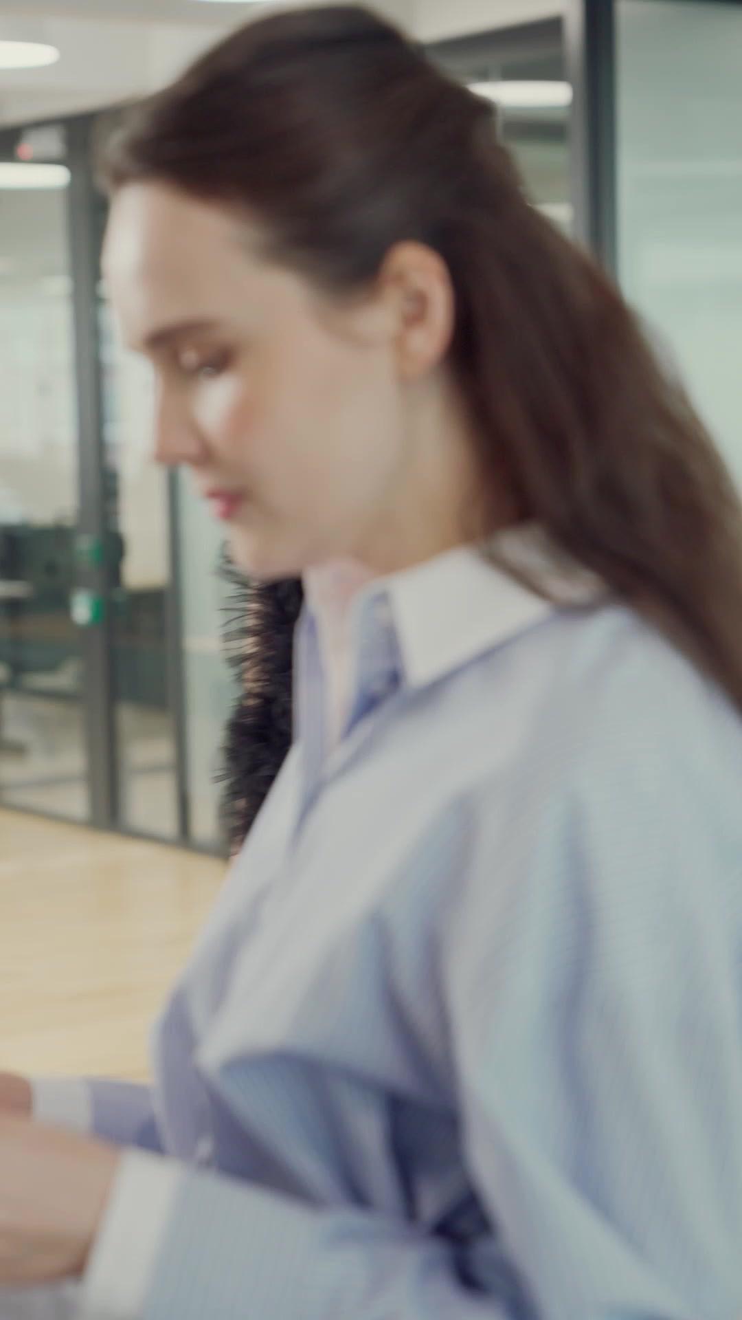 Nossa! Meu Marido Garçom É um CEO!