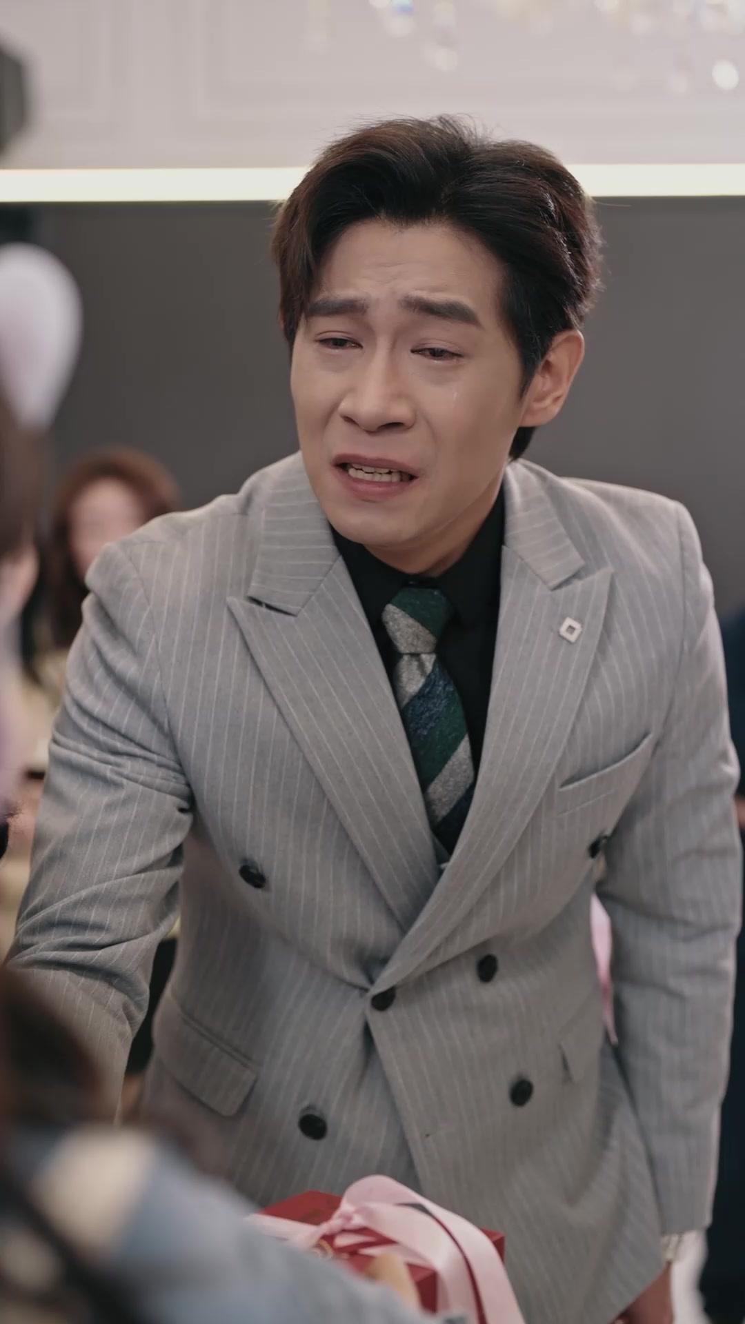 Las estrellas brillan en el cielo