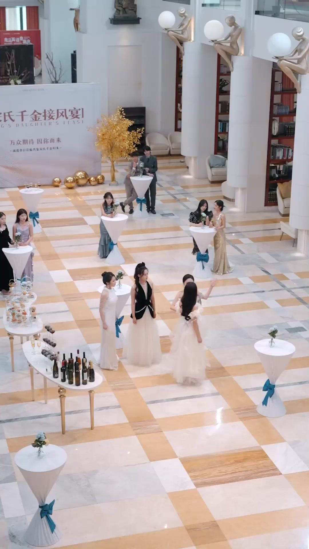 หงส์ตัวจริงอยู่ทางนี้