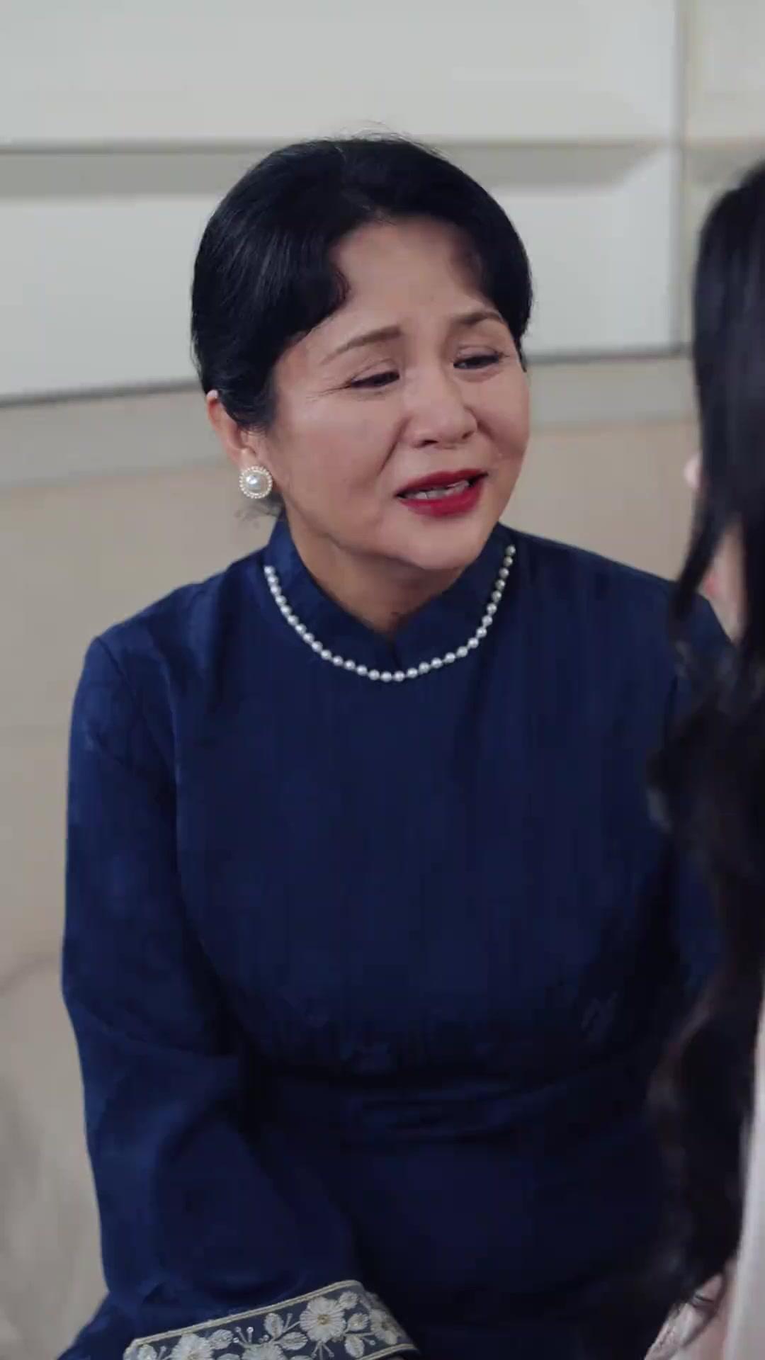 Wanita Misterius Bertopeng