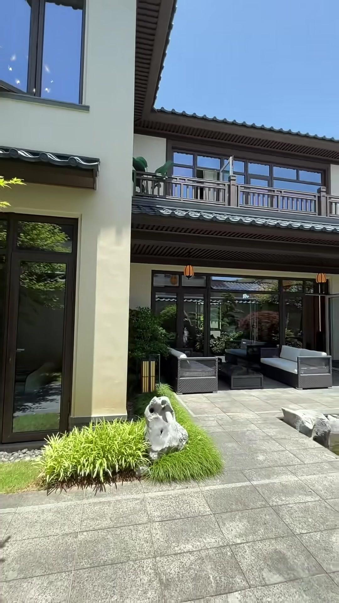 His Love, Her Weapon