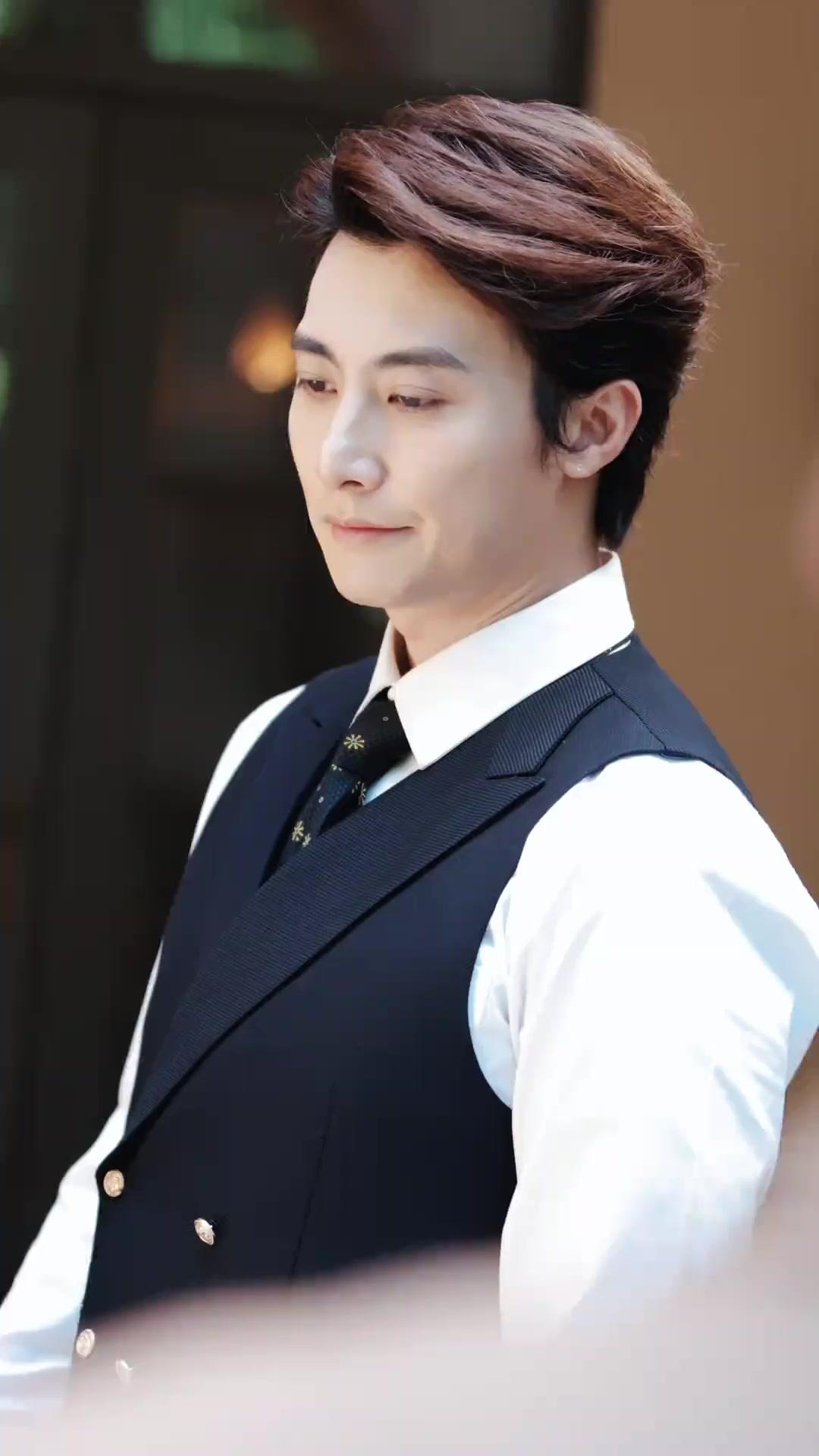 花と話す少女、おてんば娘の探偵日記