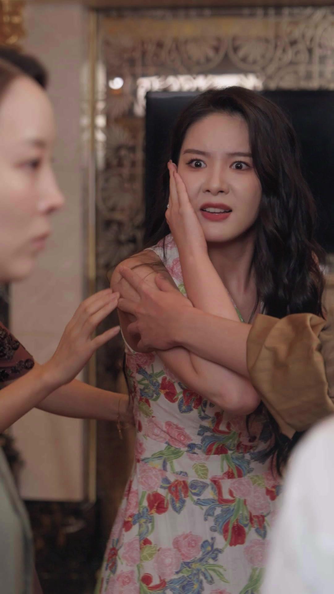 Mess with Cinderella? Her Queen Mom Is Here! 