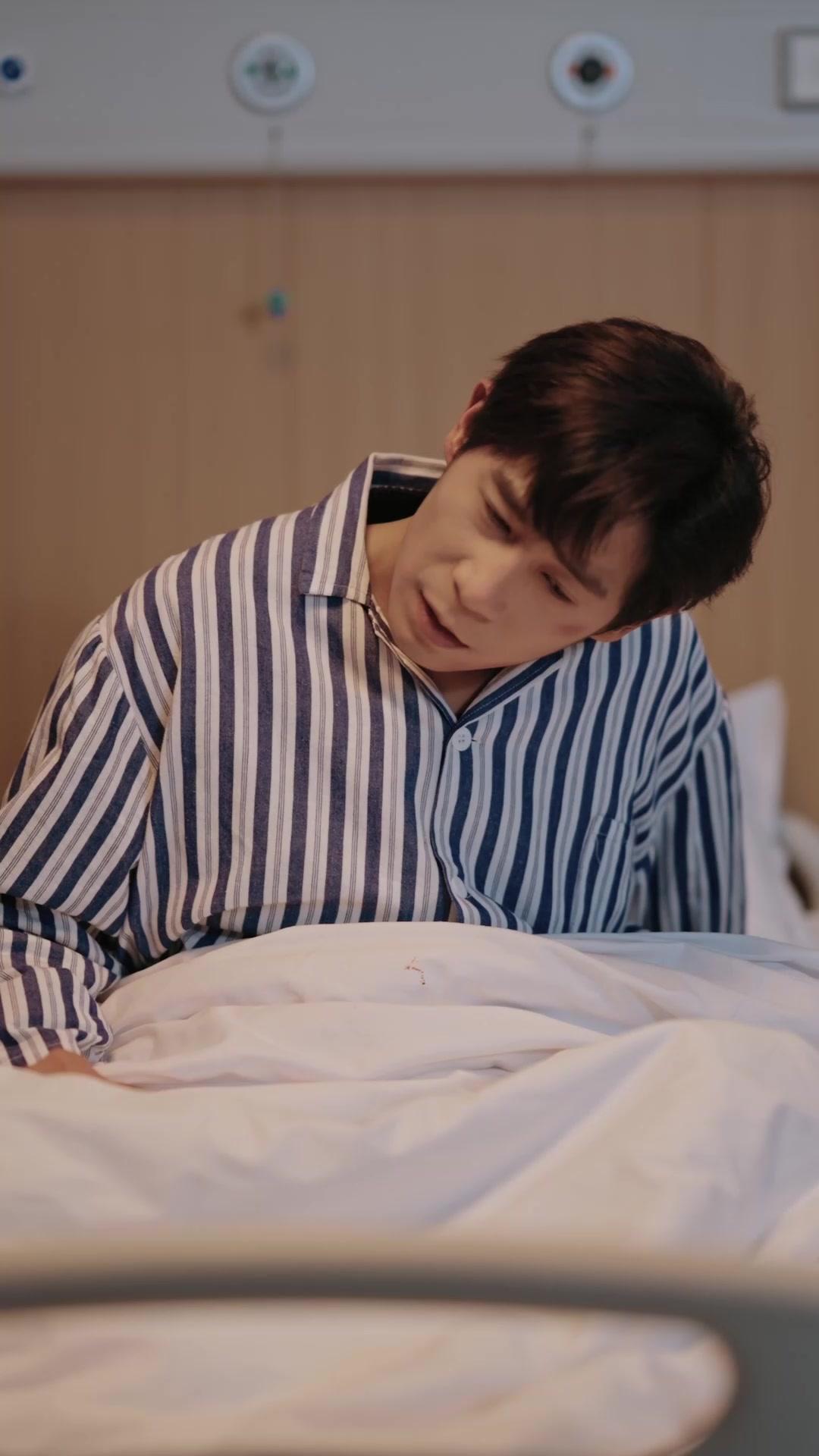 Las estrellas brillan en el cielo