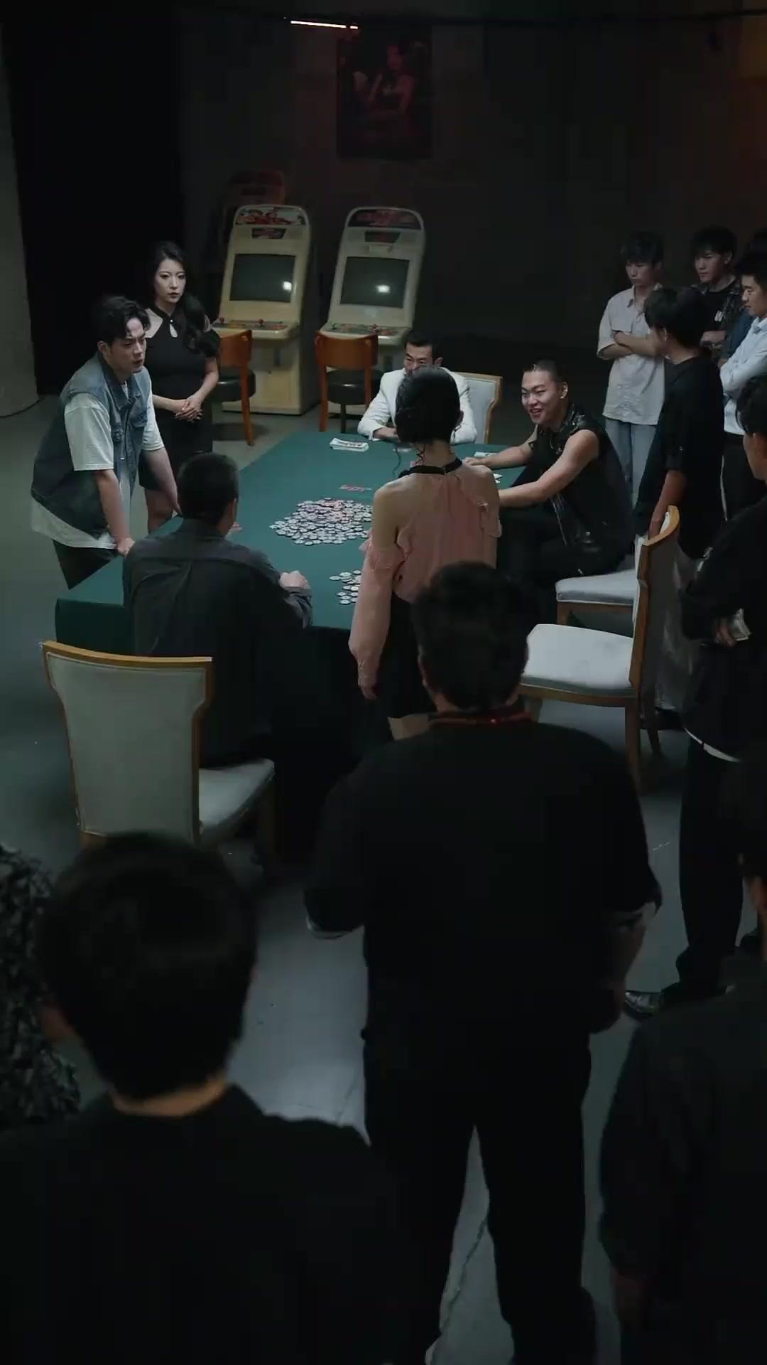 (พากย์เสียง) ความลับบนโต๊ะพนัน