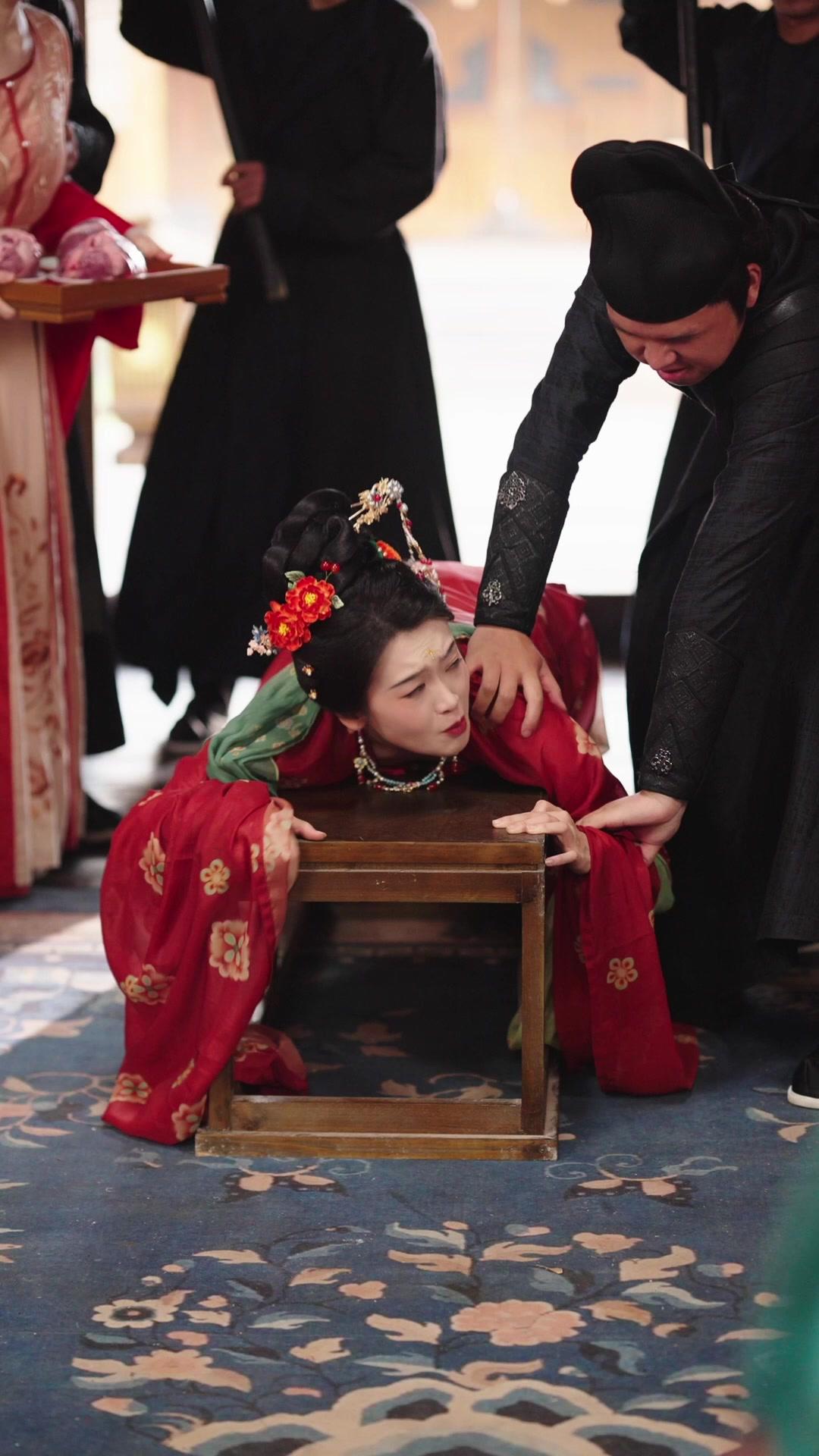 雙生為祭，惡犬成凰