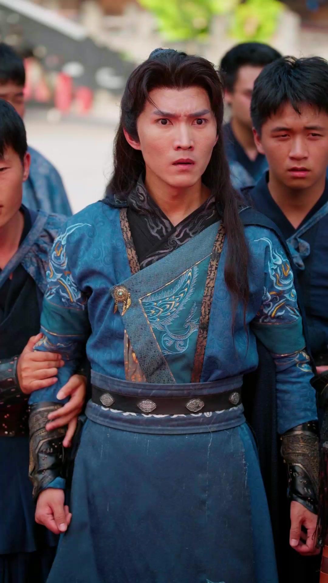 Bajo la máscara del inútil