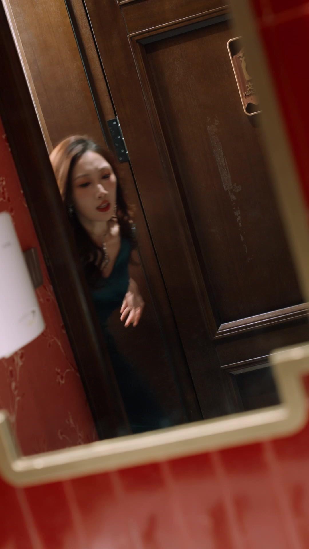 Ex, Your Dead Wife Is Back!