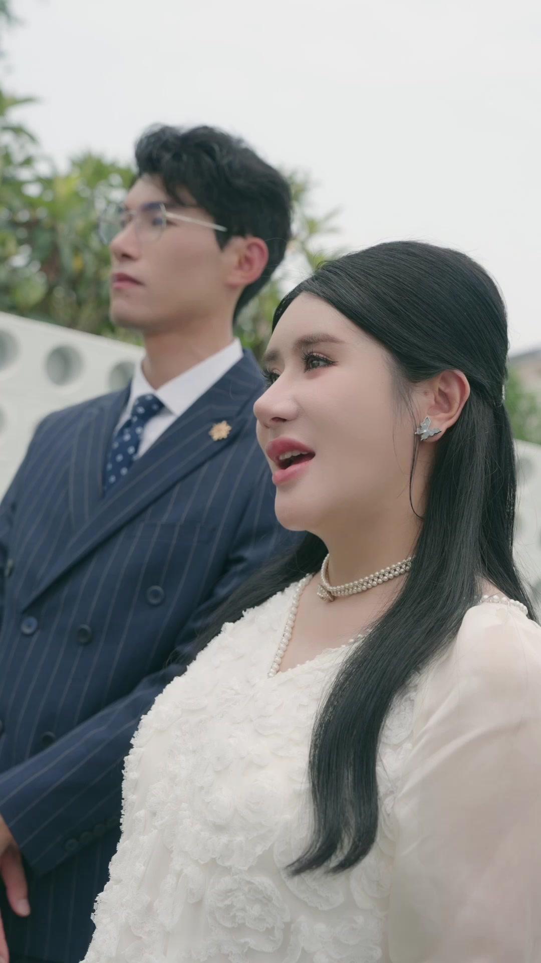 Bye, Scum Ex! Hi, Rich Life!