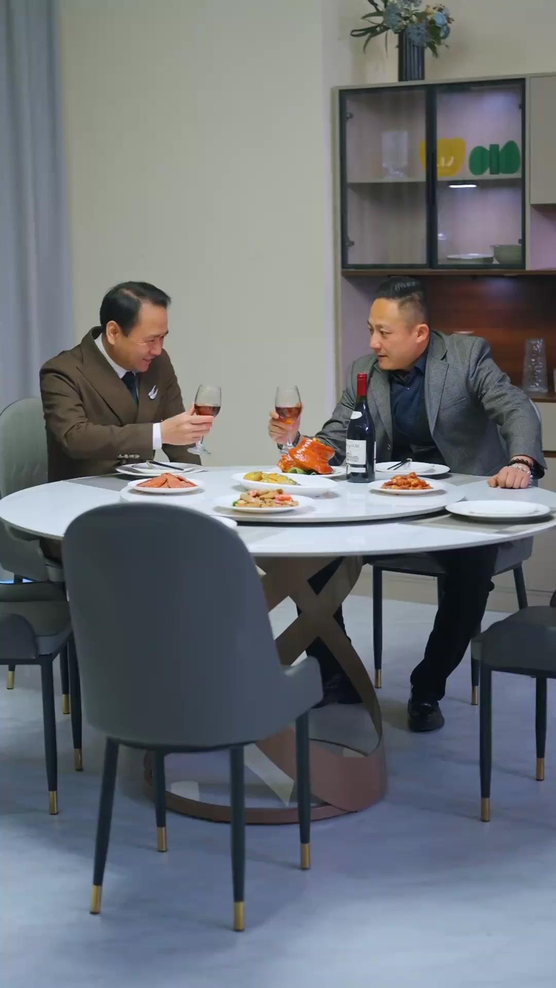 女神と正月帰省したら、 親の秘密がバレた！