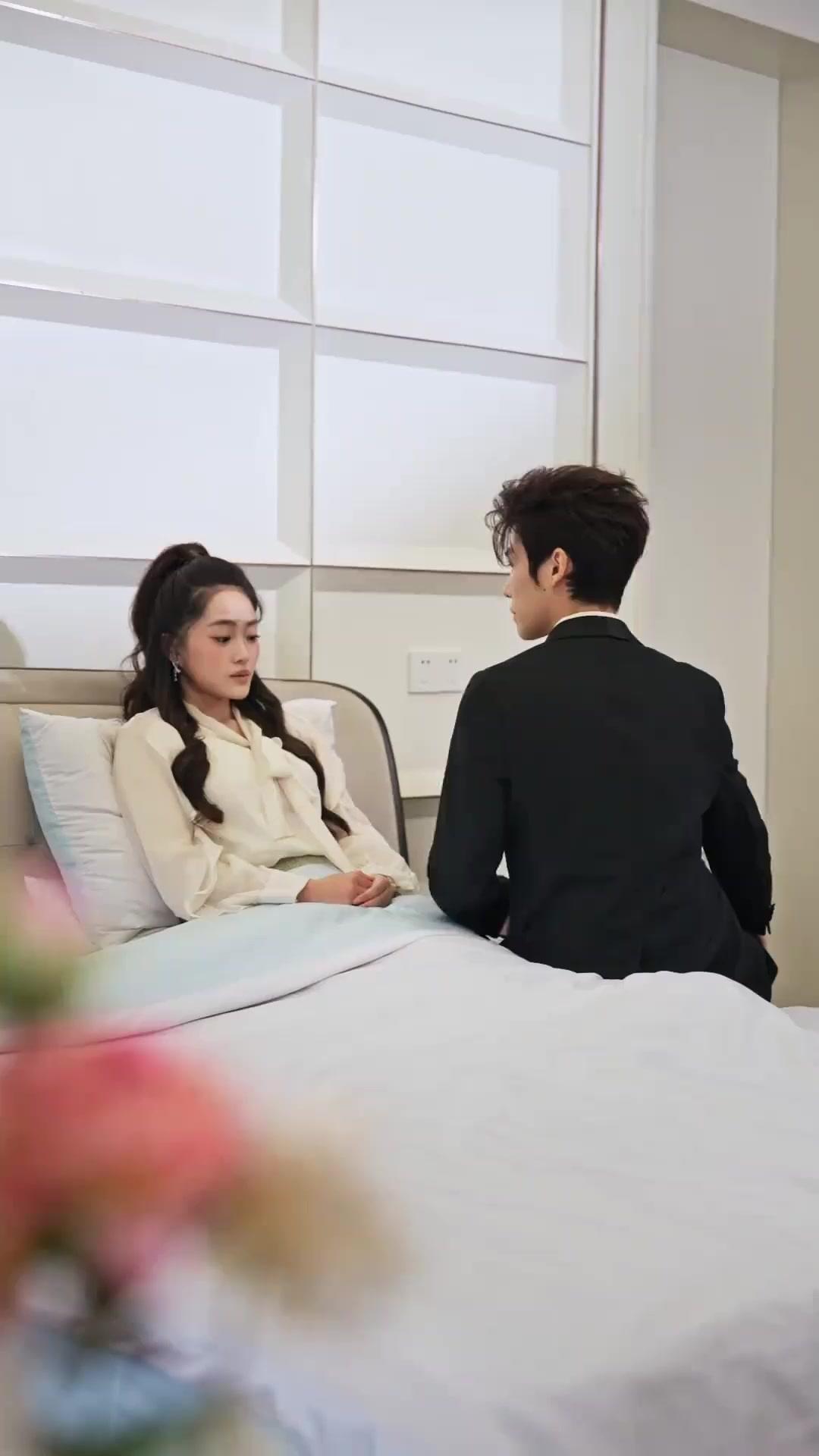 Cô Ấy Chết Trong Vai Ác