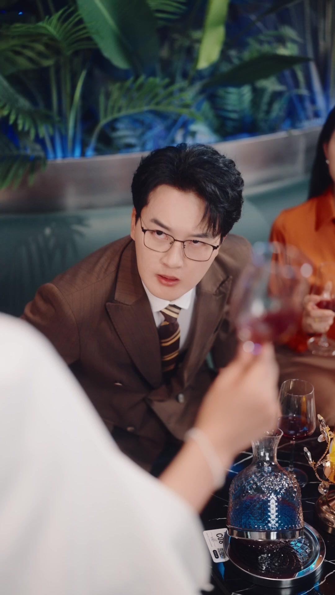 Sayap Terkandas, Pedang Terhunus