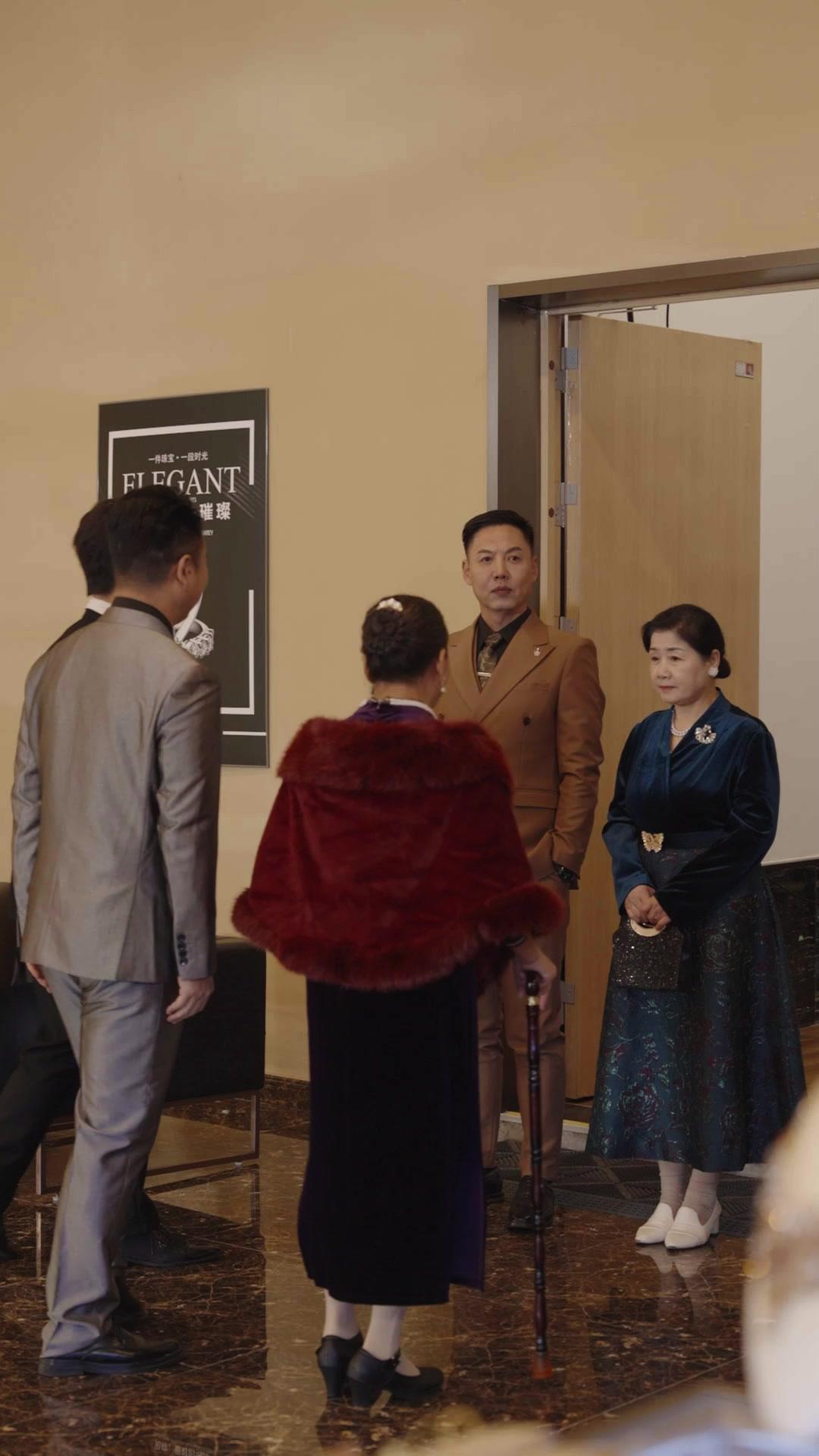 Aile Yemeğinde Masayı Devirdim