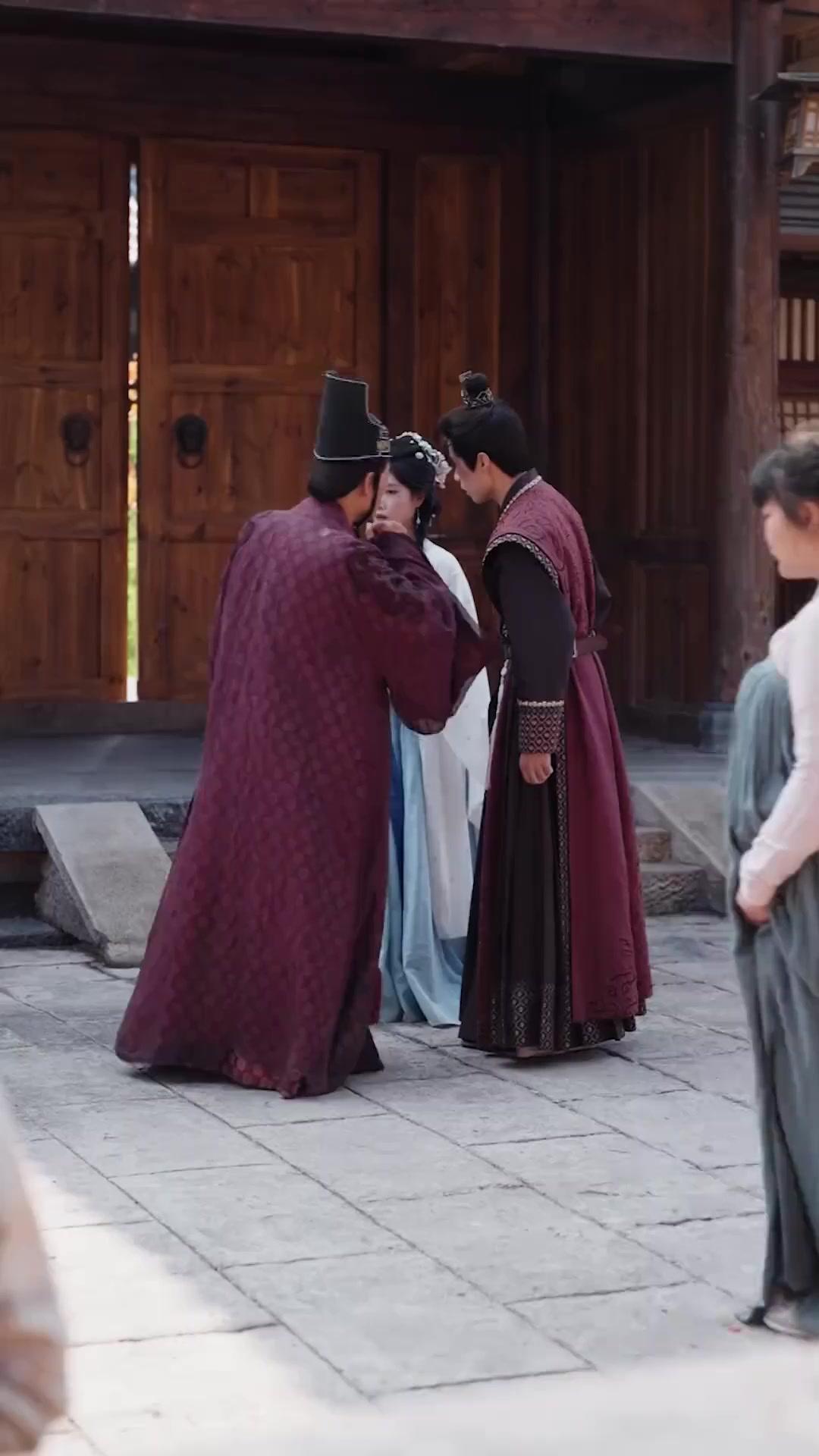 The Prince Betrayed Me... I Married the Emperor!