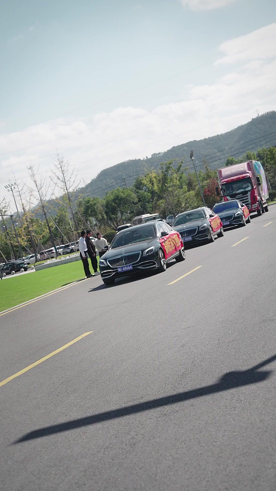 Dolce Moglie Incinta: Viziata dal Marito Milionario