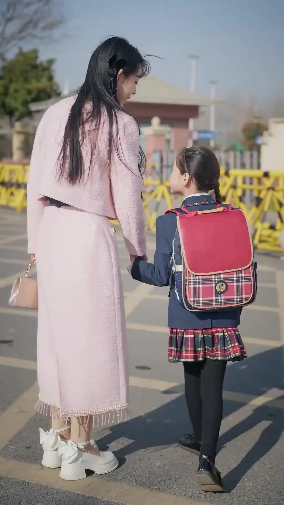 （مدبلج）باسم الأم