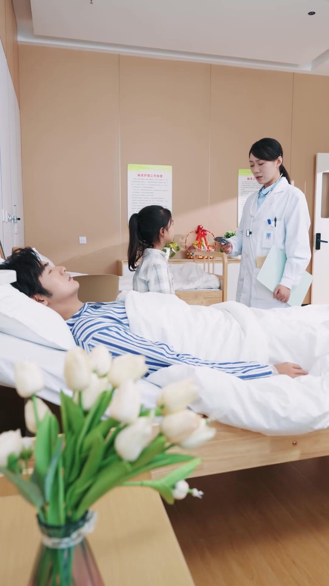 萱草花開時，媽媽回來了