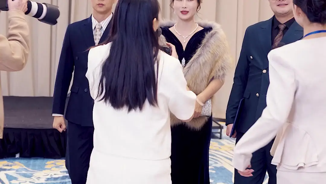 Falling Stars: When Jewelry Speaks Louder Than Words