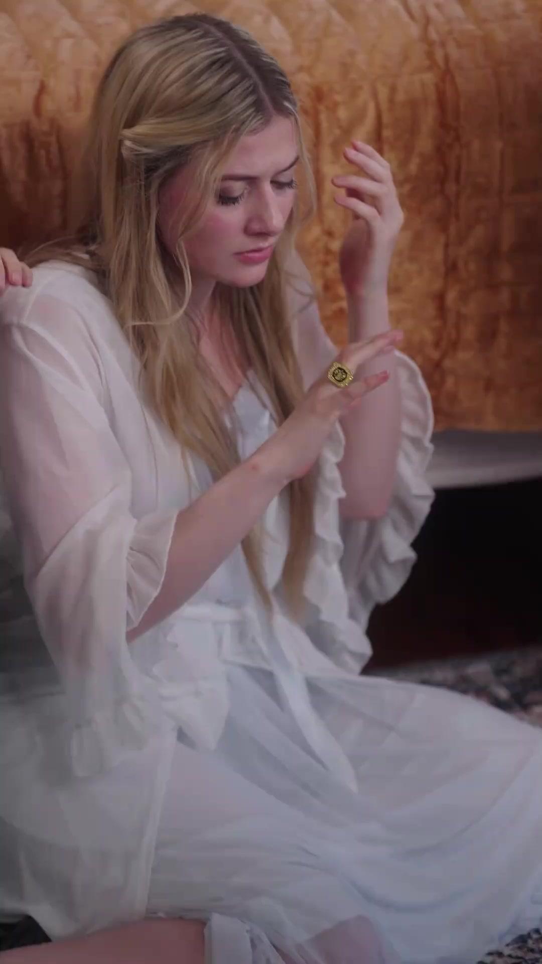 (Doblado) Fénix encarcelada